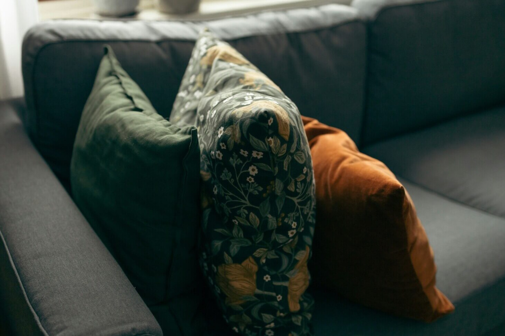 Подушки и пледы